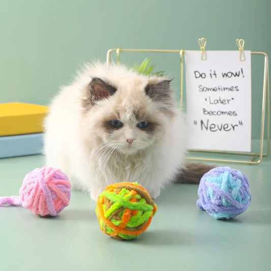 Self-entertaining cat toy set with bell